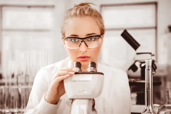 A Importância dos Óculos de Proteção em Laboratório: Segurança e Conforto