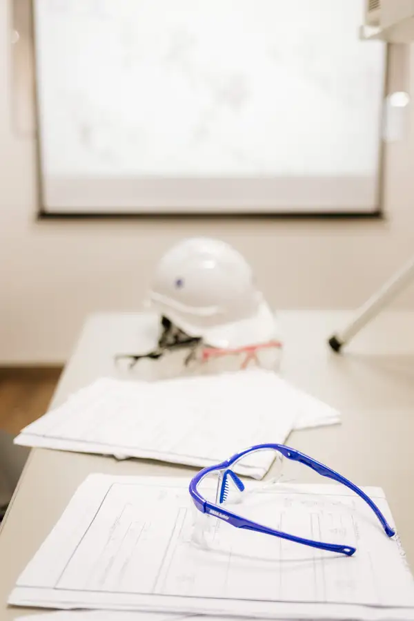 Óculos para Trabalho em Altura: Segurança e Conforto em Grande Altura